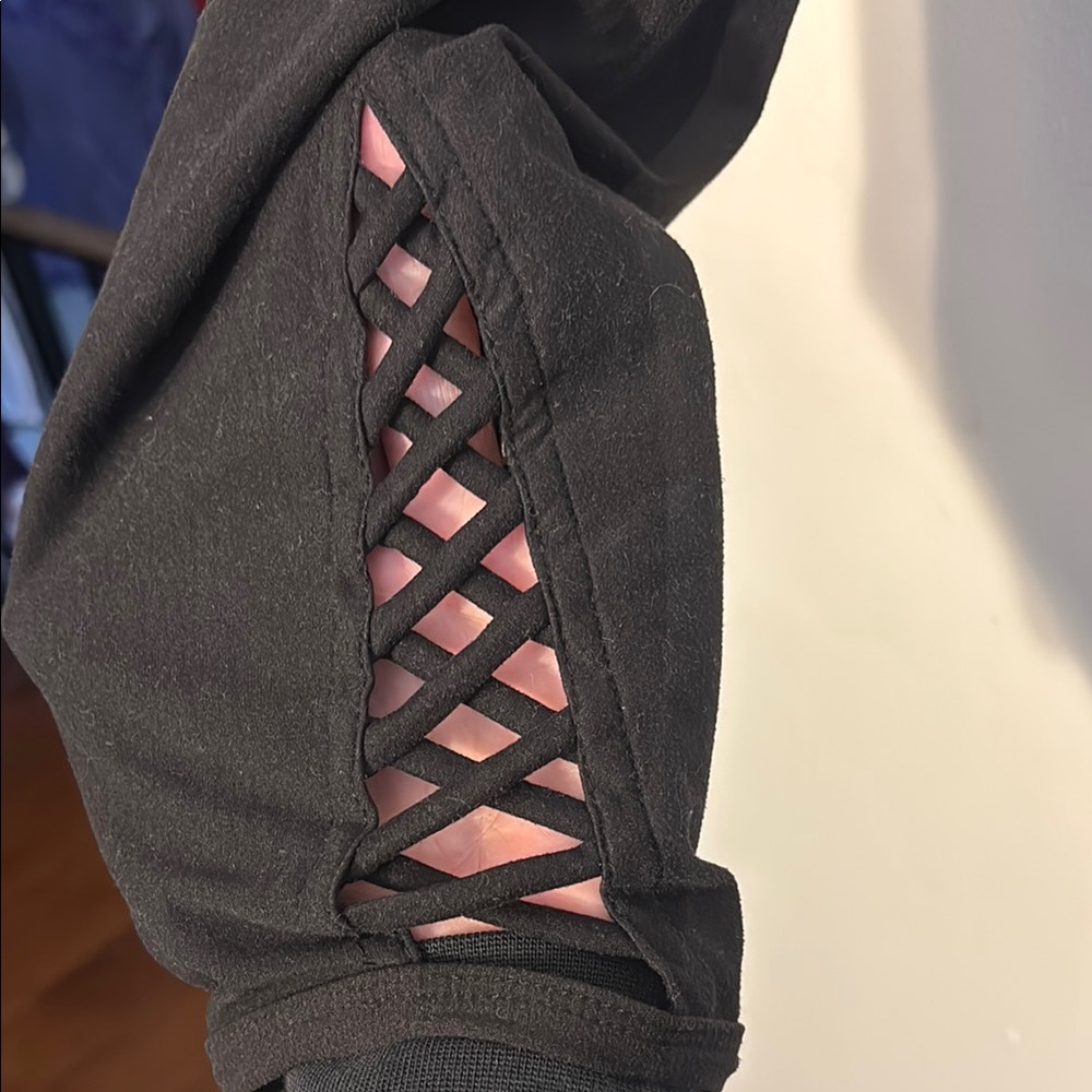 No Boundaries Black Leggings with Criss Cross Detail - Picture 5 of 5